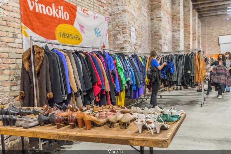 Seconde main : soyez éco-fashion avec une nouvelle vente de vêtements vintage au kilo à Paris !